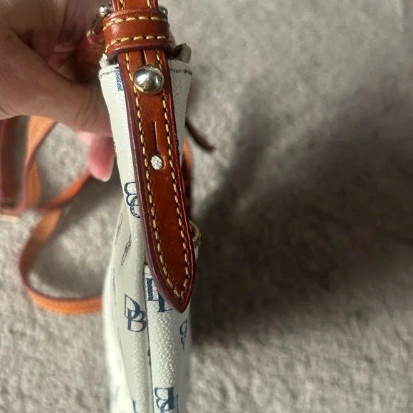 Dooney & Bourke Cream and Brown Crossbody Bag - Picture 4 of 8